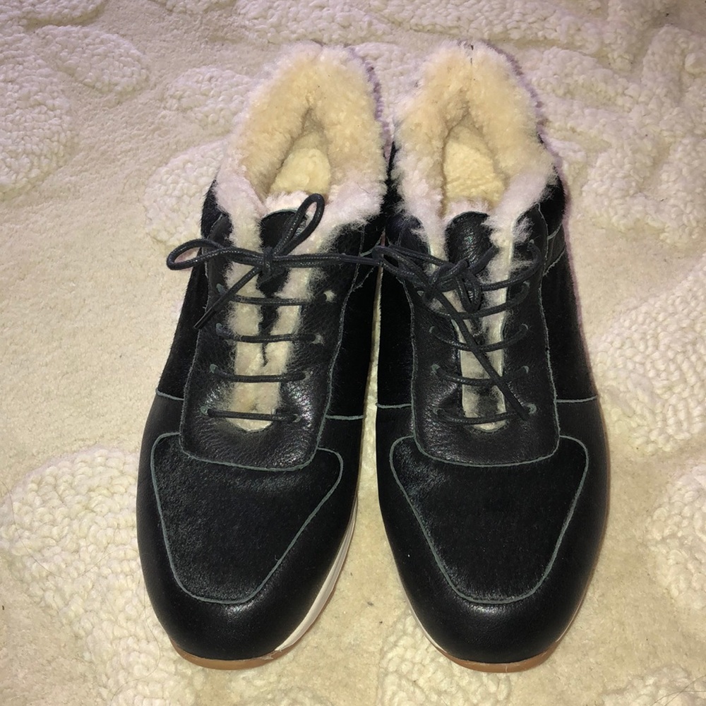 LUXE Co shearling lined sneaker - size 9
